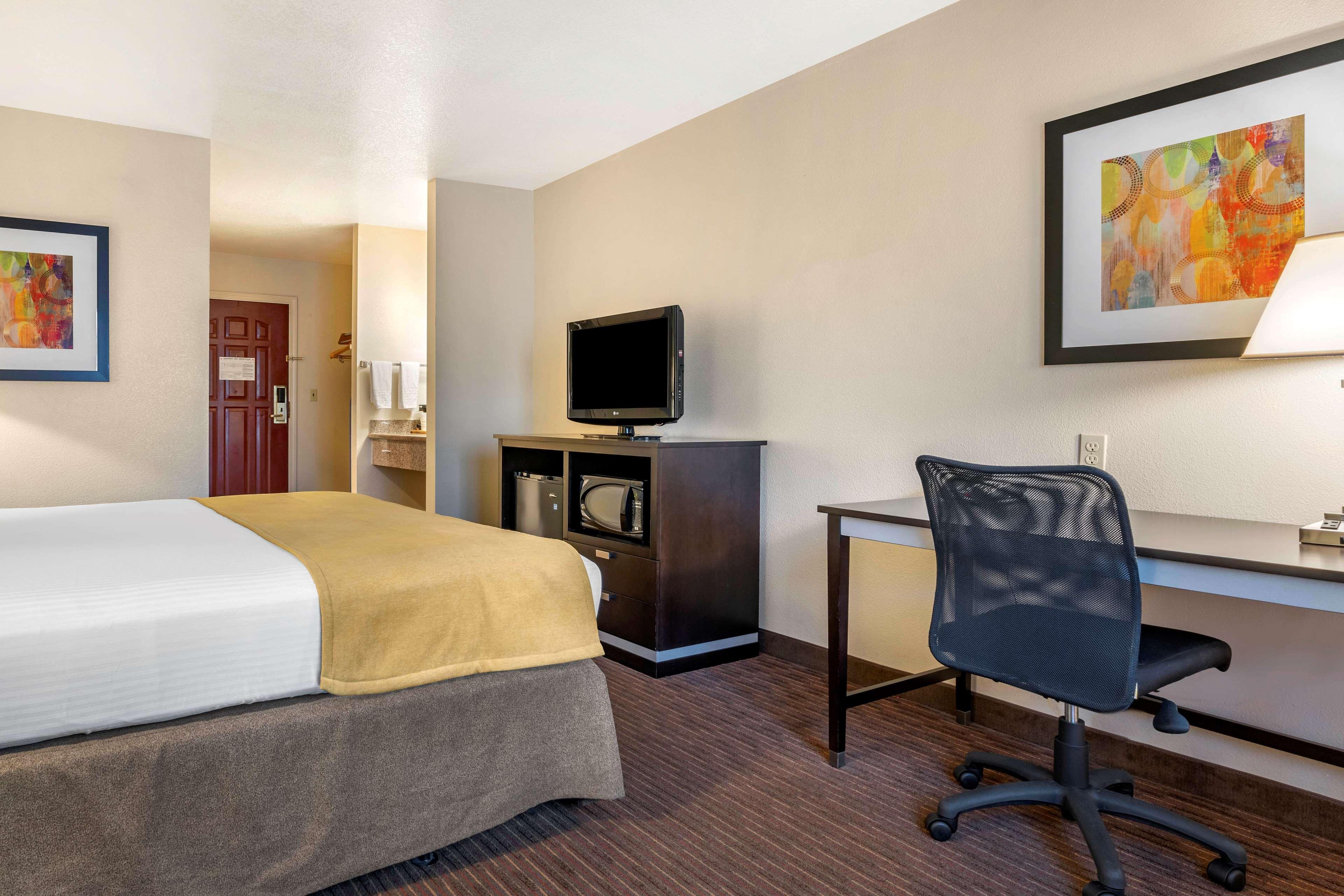 Best Western Luxury Inn Tracy Ngoại thất bức ảnh