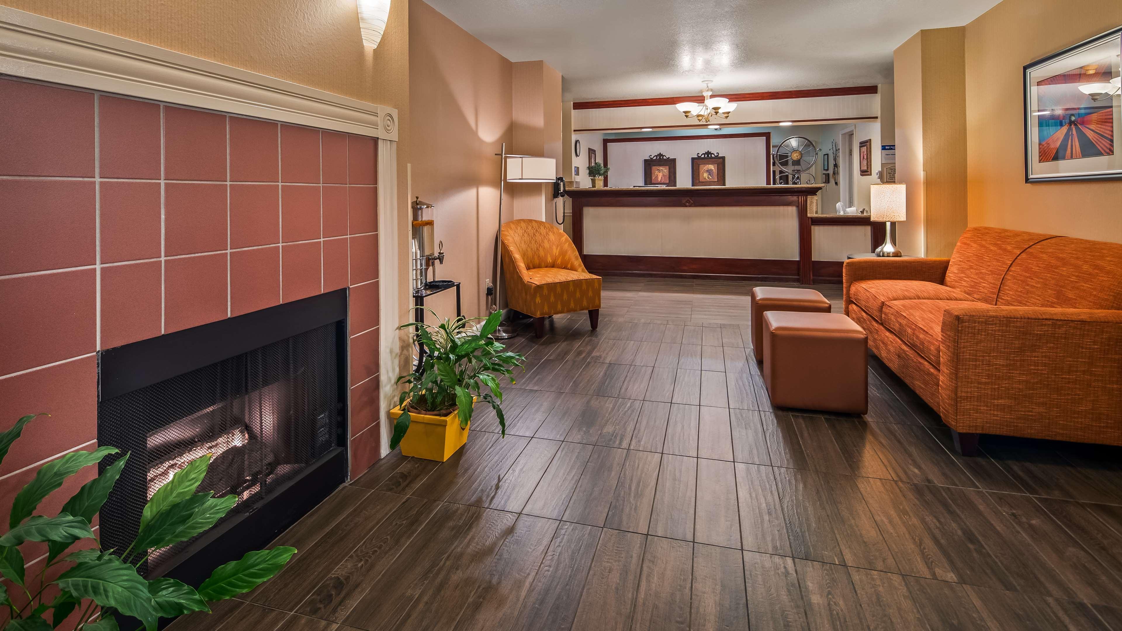 Best Western Luxury Inn Tracy Ngoại thất bức ảnh