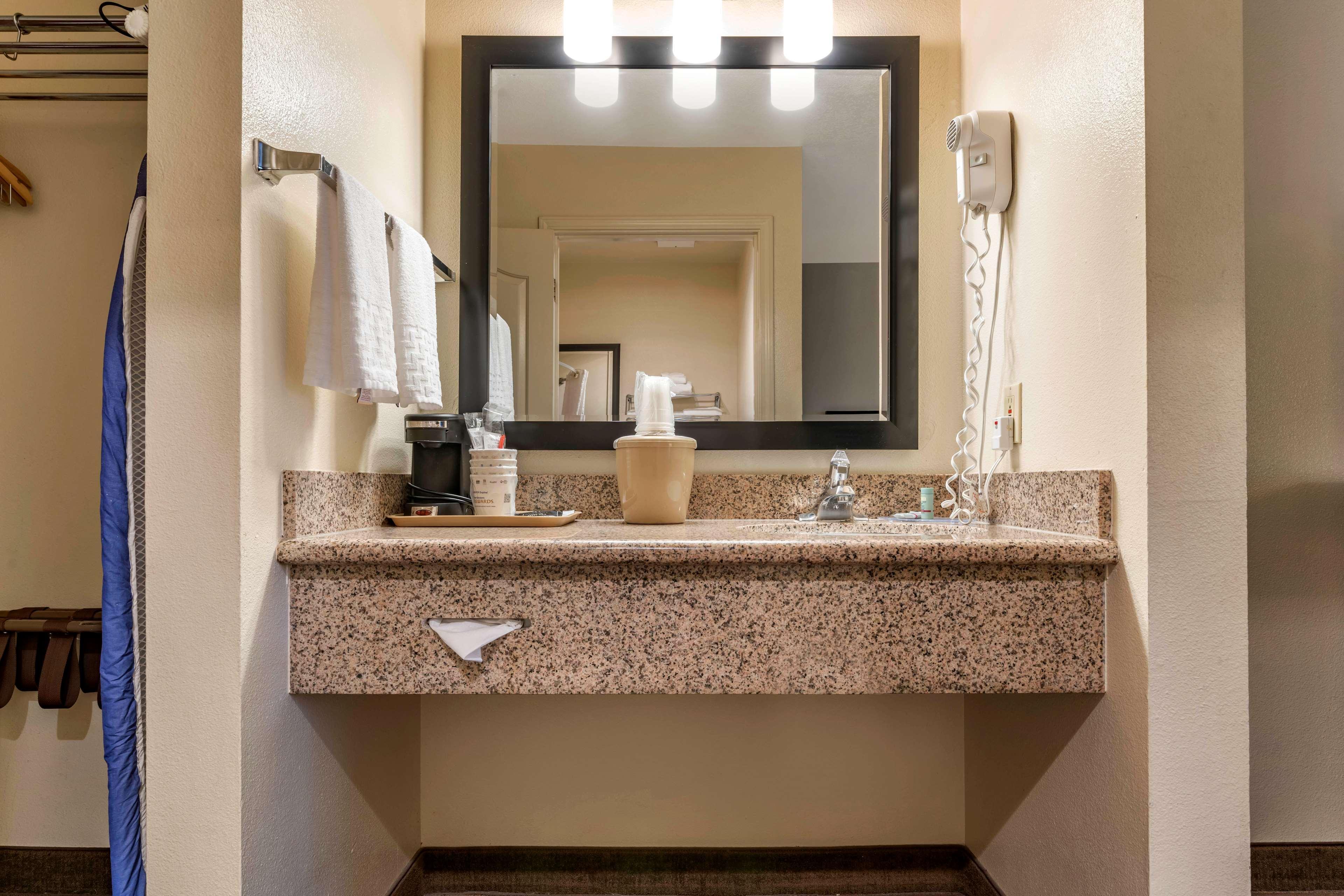 Best Western Luxury Inn Tracy Ngoại thất bức ảnh