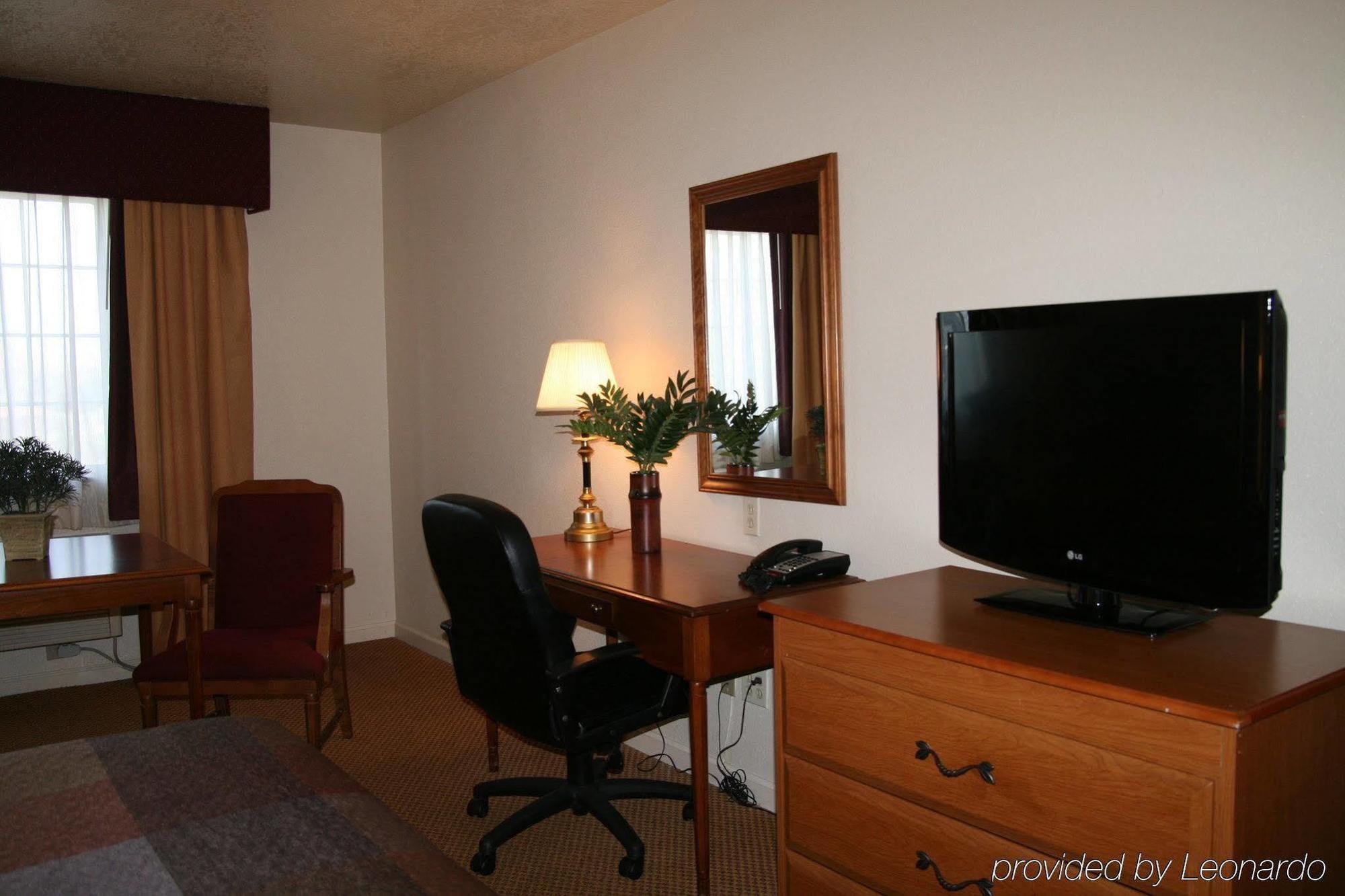 Best Western Luxury Inn Tracy Phòng bức ảnh